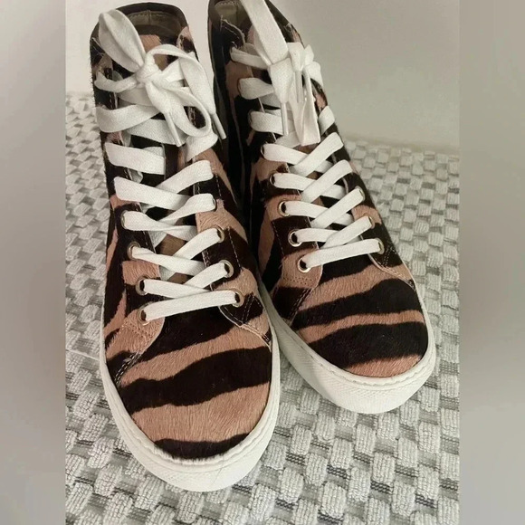 NEW! Ann Taylor Zebra Print Haircalf‎ High Top Sneakers - 6 016 - Picture 2 of 9